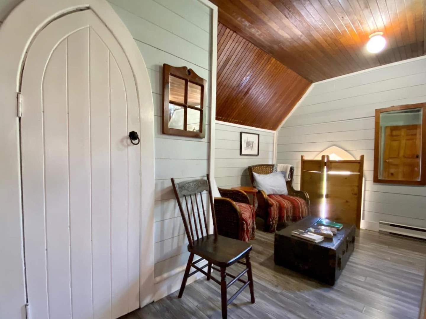 Unique Stay! Converted Church In Idyllic Location St. John's Luaran gambar
